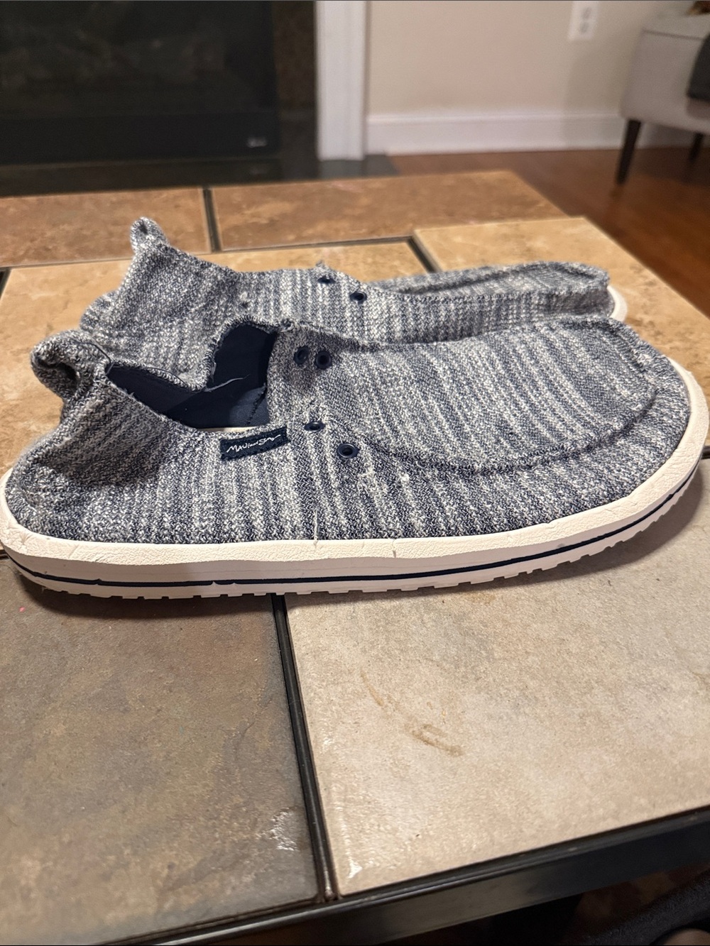 Maui and Sons Heathered Navy and Gray Slip-On Sneakers